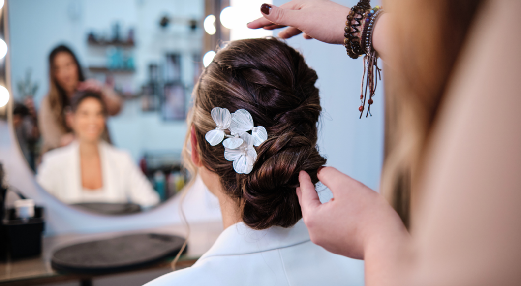 Inspiração para penteados de noiva: Das tendências clássicas às modernas