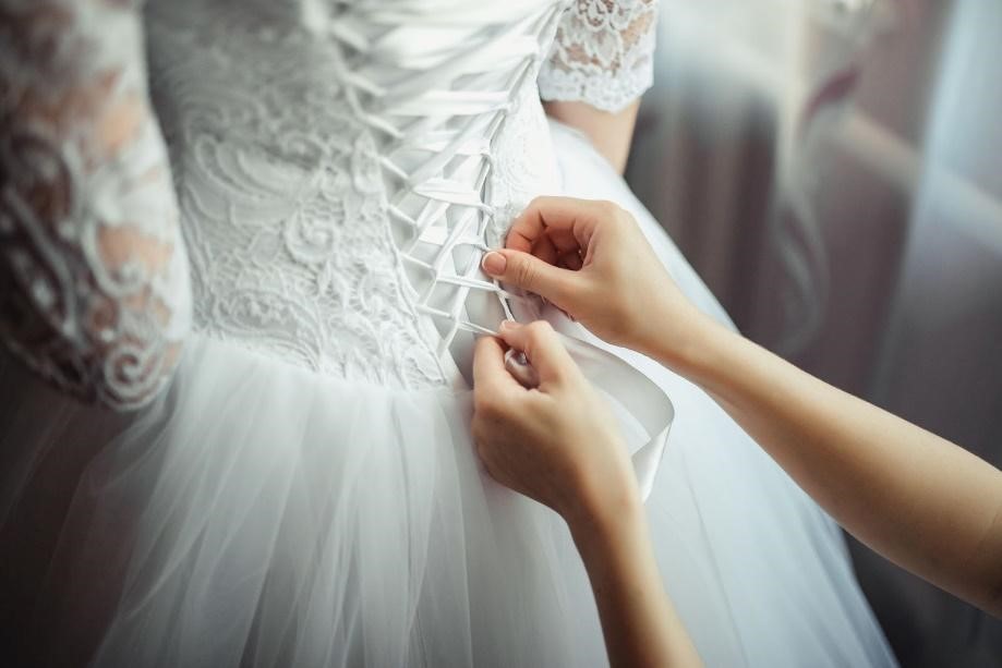 Vestido de noiva pronto, e agora? Quando agendar os ajustes finais?