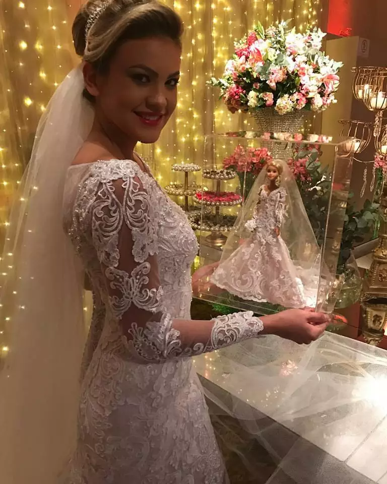 Vestido de noiva em miniatura